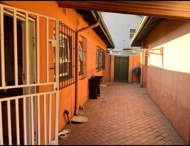 4 BEDROOM HOUSE FOR SALE IN GLENVISTA